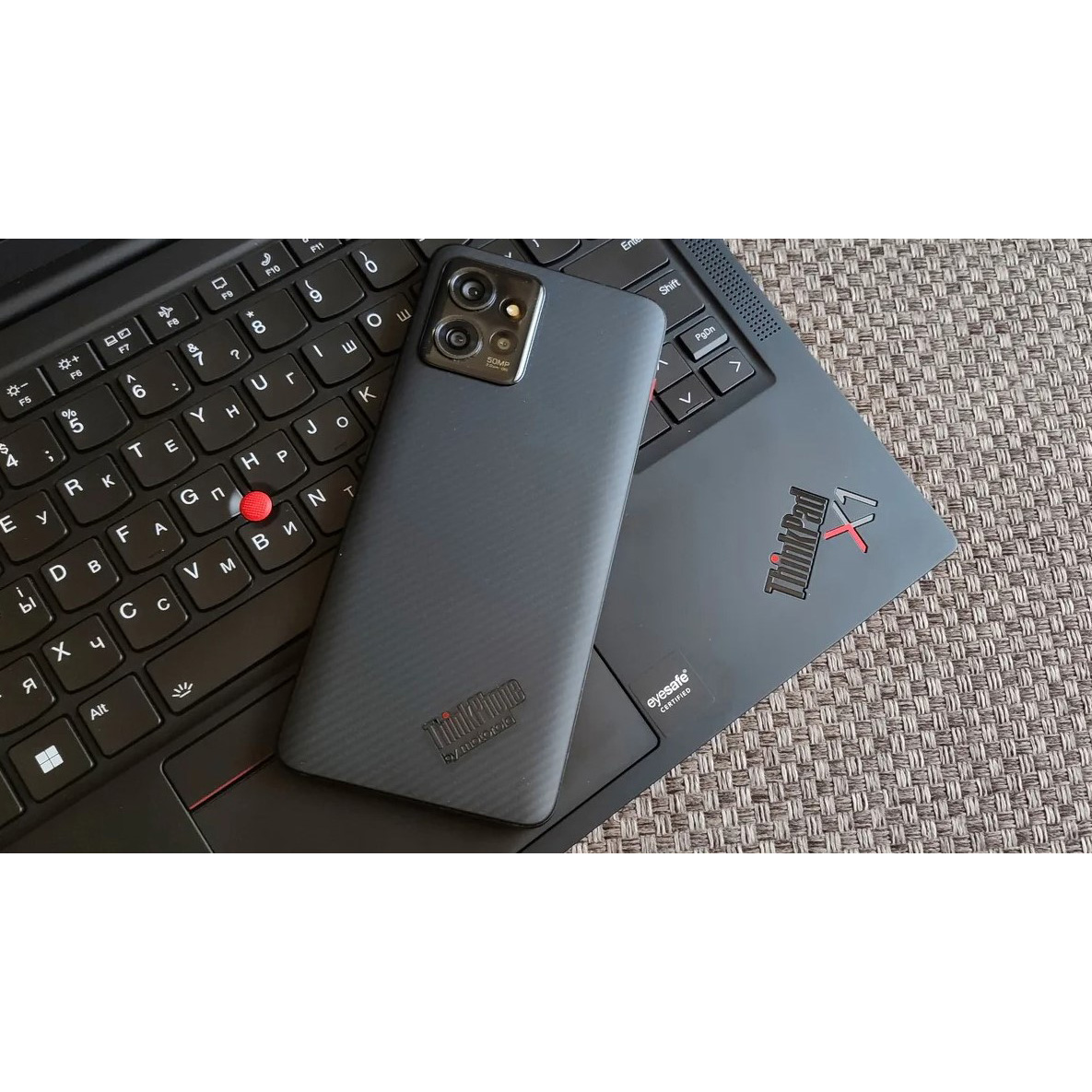 Noleggio Lenovo PROMO ThinkPHONE + ThinkBook R5